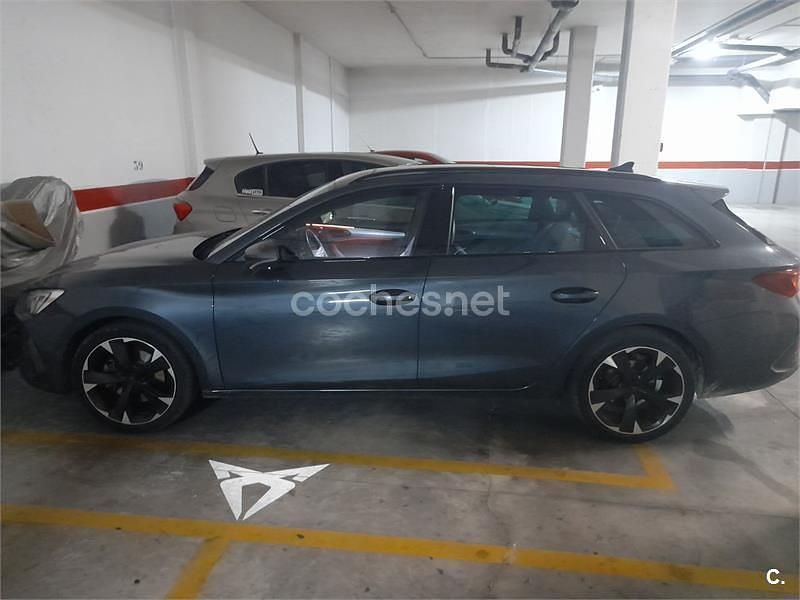 Usado Cupra Leon 150 CV (110 kW) 2023 Gris / plata Familiar