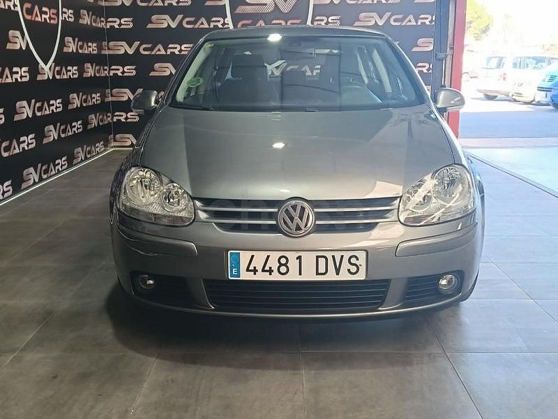 Usado VW Golf IV Highline 102 CV (75 kW) 2006 Gris / plata Berlina