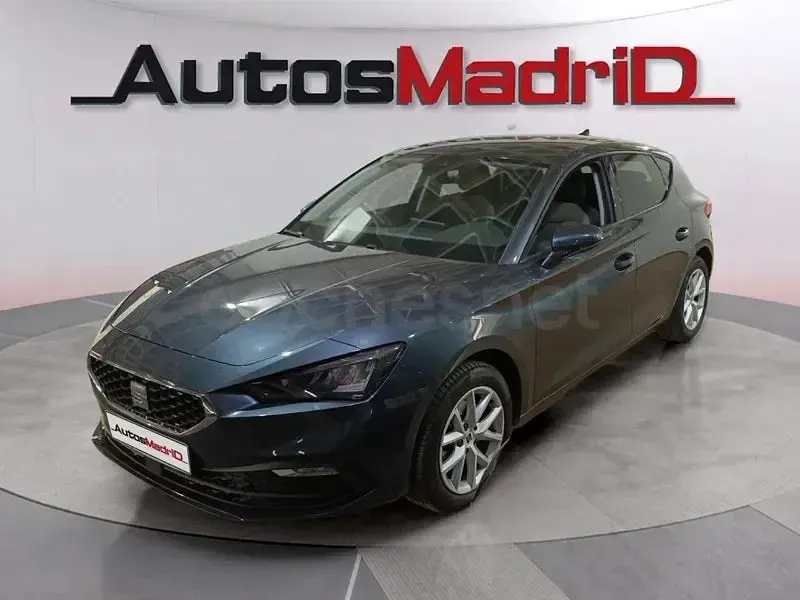 Usado Seat Leon Style 150 CV (110 kW) 2022 Gris / plata Berlina
