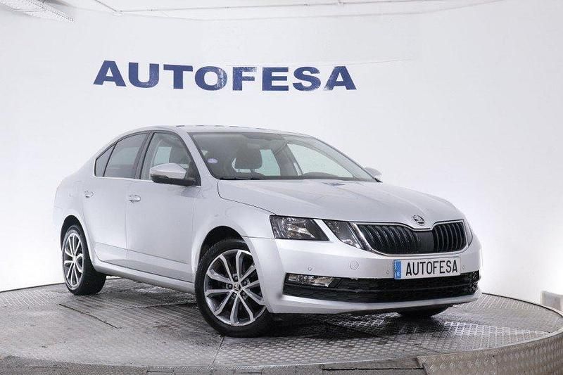 Usado Skoda Octavia 150 CV (110 kW) 2019 Plata Berlina