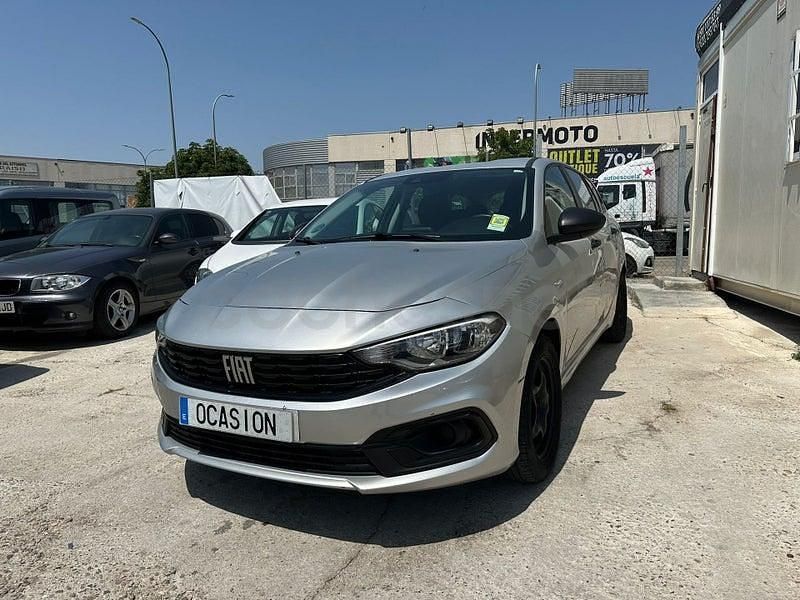 Usado Fiat Tipo Cross 130 CV (95 kW) 2022 Gris / plata Familiar