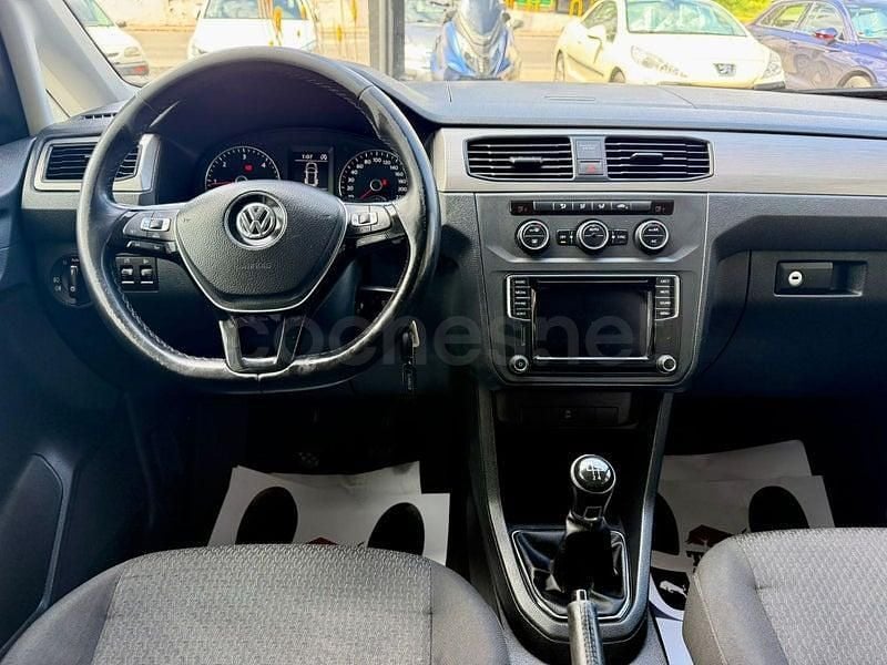 Usado VW Caddy Maxi 102 CV (75 kW) 2018 Negro Monovolumen