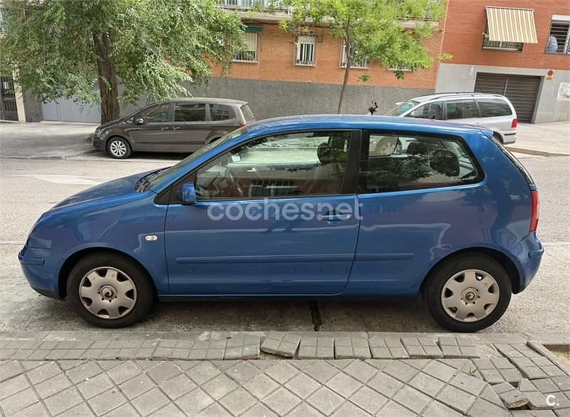 Usado VW Polo Trendline 75 CV (55 kW) 2003 Azul Berlina
