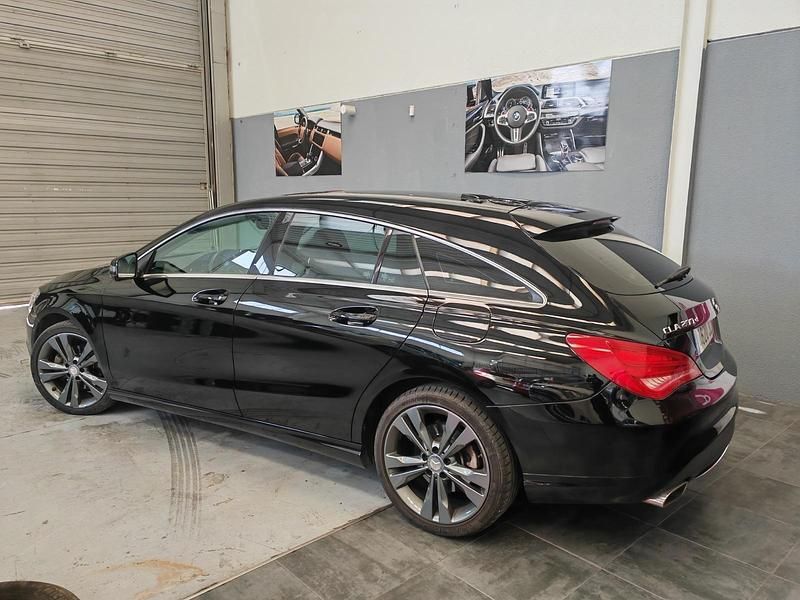 Usado Mercedes CLA200 136 CV (100 kW) 2016 Negro Coupe