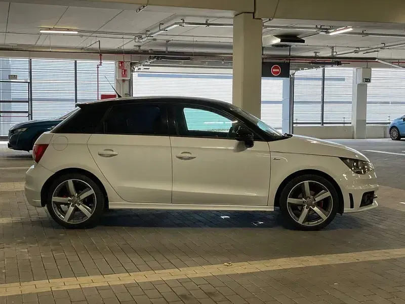 Usado Audi A1 Sportback Attraction 105 CV (77 kW) 2014 Blanco Utilitario