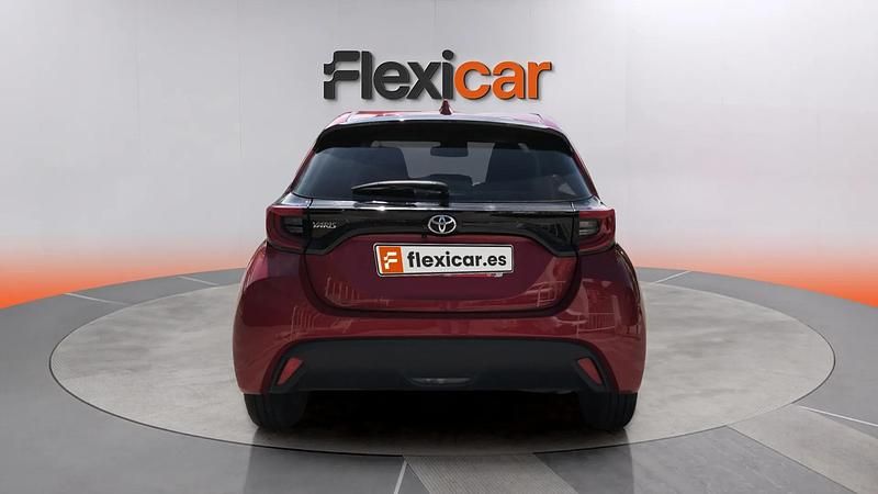 Usado Toyota Yaris Edition 125 CV (91 kW) 2022 Rojo Utilitario