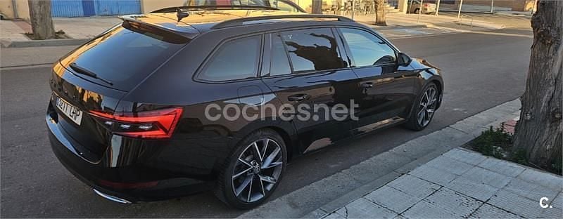Usado Skoda Superb SportLine 190 CV (139 kW) 2020 Negro Familiar