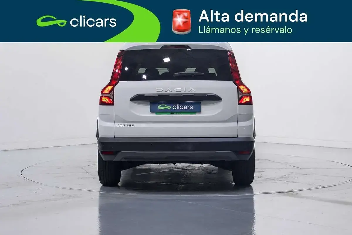Usado Dacia Jogger Extreme 110 CV (80 kW) 2024 Blanco Monovolumen
