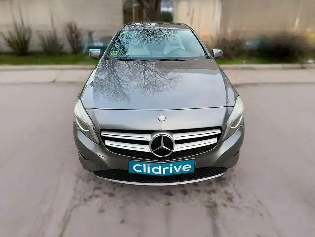Usado Mercedes A200 Style 136 CV (100 kW) 2013 Rojo Berlina
