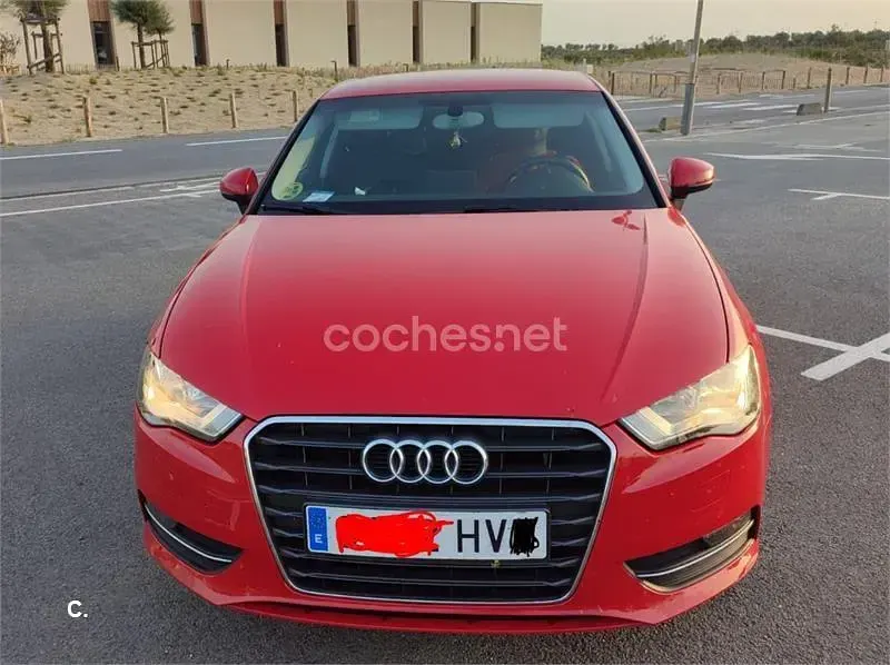 Usado Audi A3 Ambiente 110 CV (80 kW) 2014 Rojo Berlina