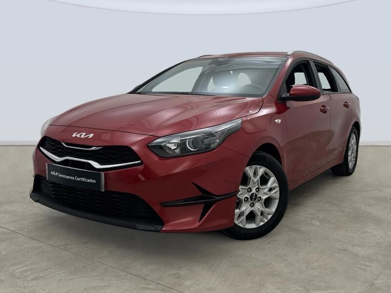 Rojo Usado 2022 Kia Ceed Familiar | 16.995 € (Precio justo) - Imagen 1/4