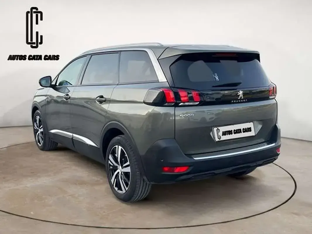 Usado Peugeot 5008 Allure 120 CV (88 kW) 2017 Gris / plata SUV