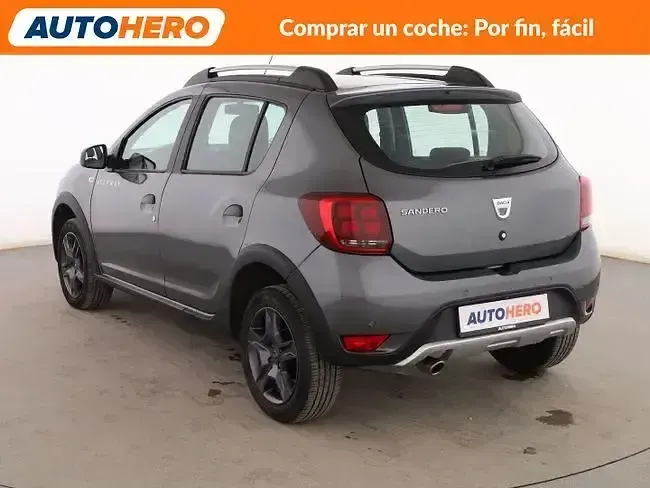 Usado Dacia Sandero 90 CV (66 kW) 2017 Gris Berlina
