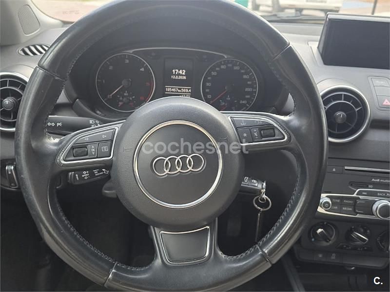 Usado Audi A1 Sportback Attraction 116 CV (85 kW) 2015 Azul Utilitario