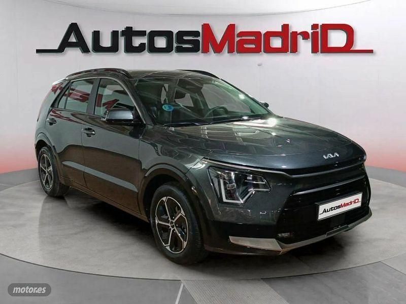Gris / plata Usado 2025 Kia Niro SUV | 26.990 € (Un poco caro) - Imagen 1/4