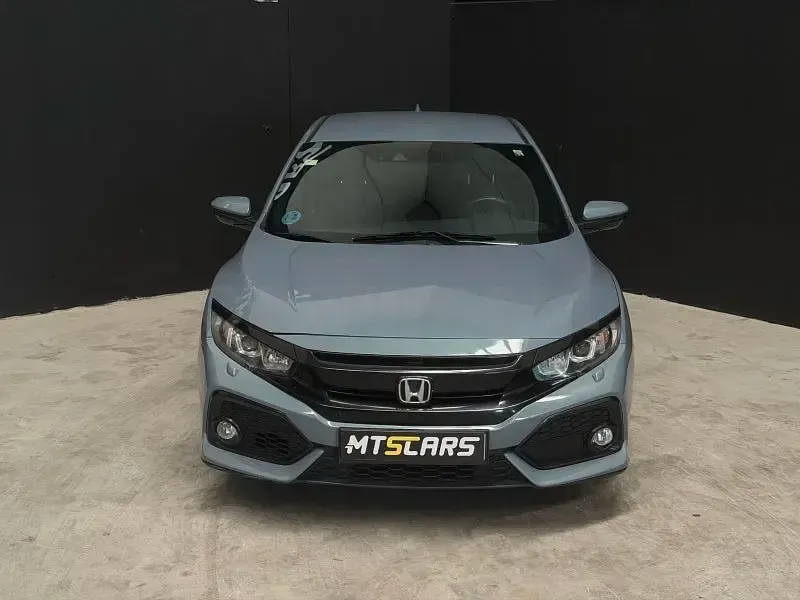Usado Honda Civic Elegance 129 CV (94 kW) 2019 Gris / plata Berlina