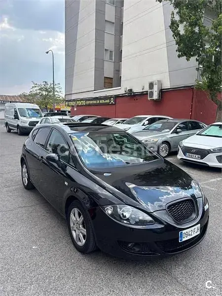 Usado Seat Leon Sport 105 CV (77 kW) 2006 Negro Utilitario