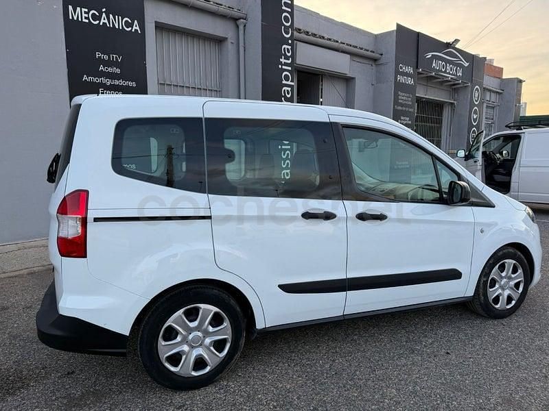 Usado Ford Tourneo Courier Ambiente 75 CV (55 kW) 2018 Blanco Monovolumen