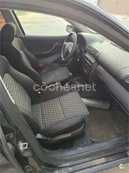 Usado Seat Leon Sport 150 CV (110 kW) 2002 Negro Utilitario
