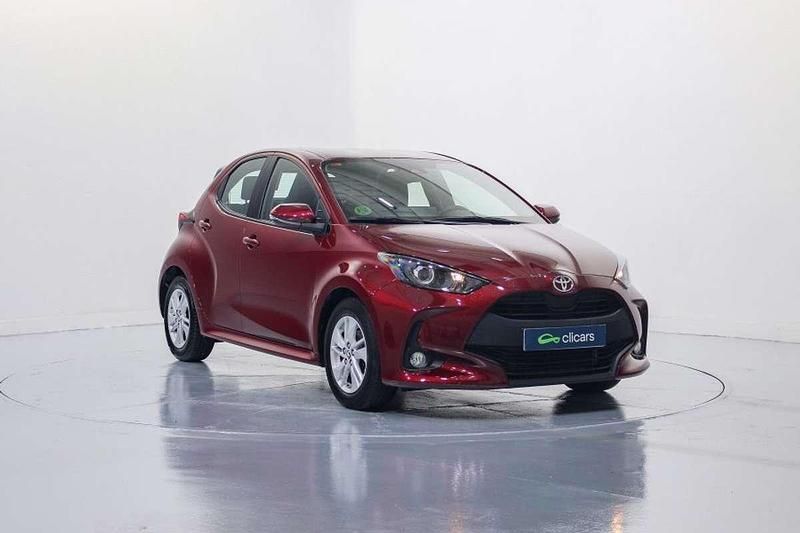 Usado Toyota Yaris Edition 125 CV (91 kW) 2021 Rojo Utilitario