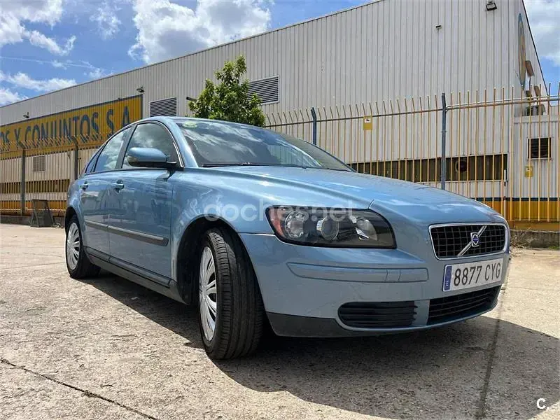Usado Volvo S40 Momentum 170 CV (125 kW) 2004 Azul Berlina