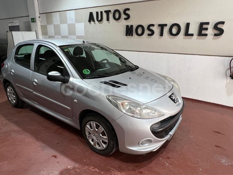 Usado Peugeot 206 75 CV (55 kW) 2010 Gris / plata Berlina