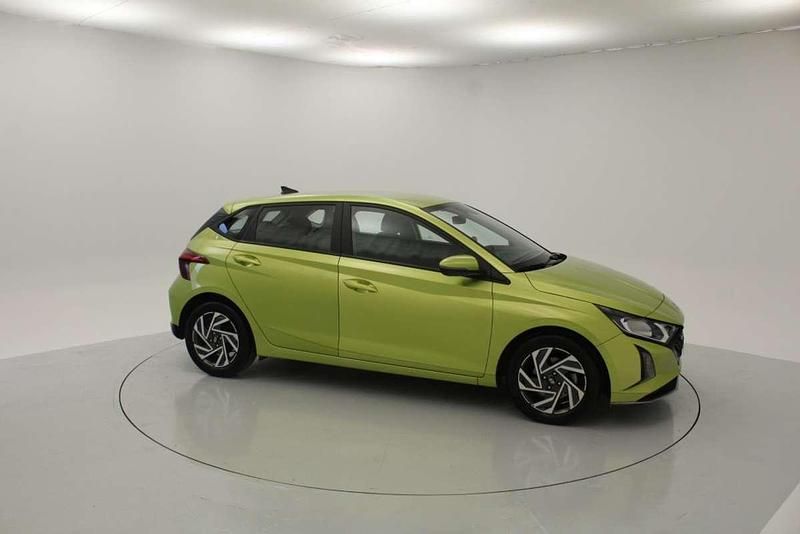 Usado Hyundai i20 101 CV (74 kW) 2024 Verde Utilitario