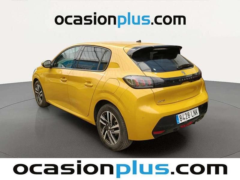 Usado Peugeot 208 Allure 131 CV (96 kW) 2021 Amarillo Utilitario