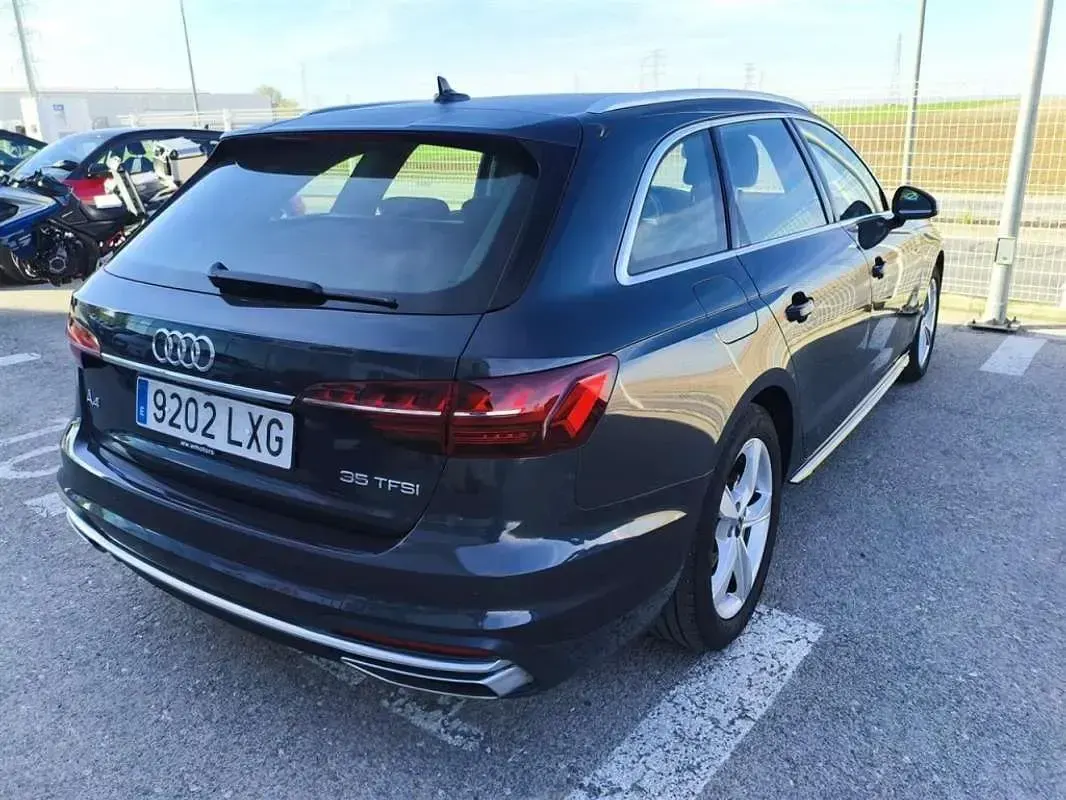 Usado Audi A4 Advanced 150 CV (110 kW) 2022 Gris Familiar