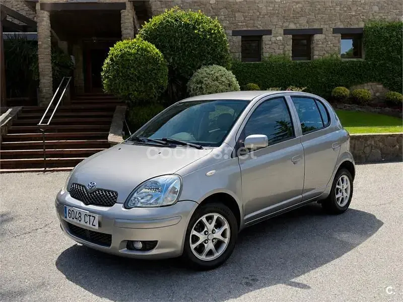 Usado Toyota Yaris T3 87 CV (63 kW) 2004 Gris / plata Berlina