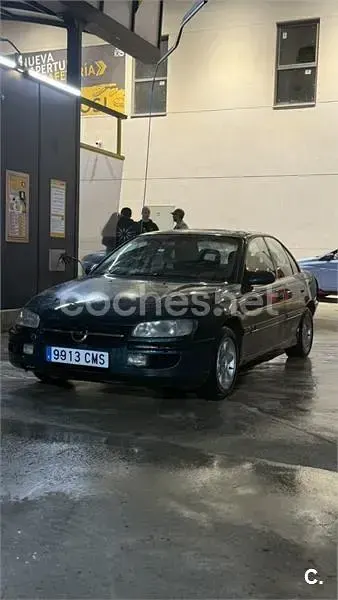 Usado Opel Omega 130 CV (95 kW) 1997 Verde Berlina