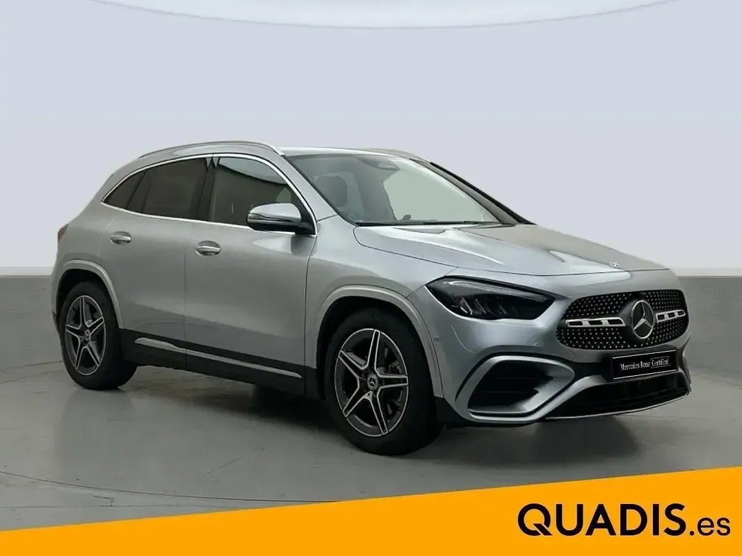 Usado Mercedes GLA200 163 CV (119 kW) 2025 Gris plata SUV