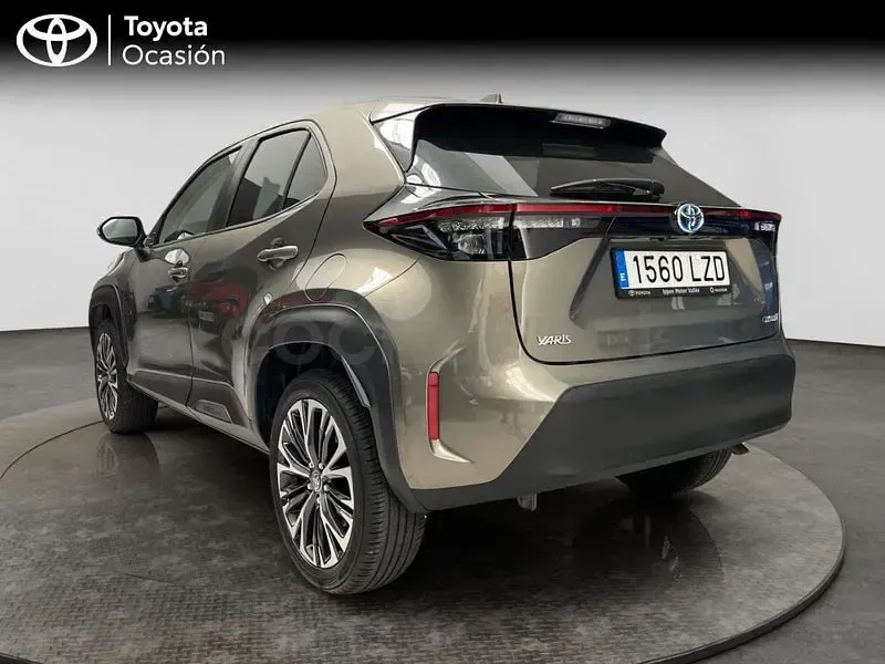 Usado Toyota Yaris Cross Style 116 CV (85 kW) 2022 Gris / plata SUV