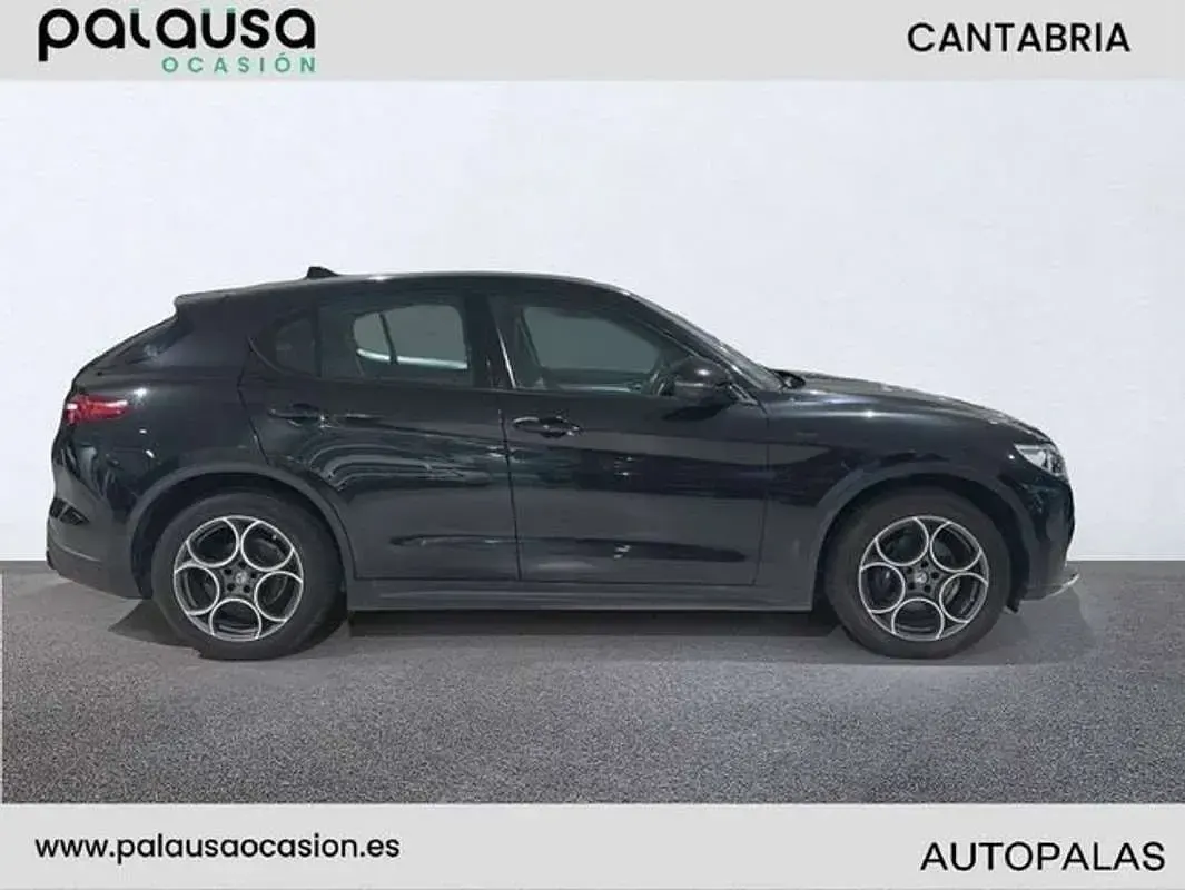 Usado Alfa Romeo Stelvio Sprint 192 CV (141 kW) 2020 Negro SUV