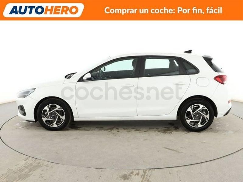 Usado Hyundai i30 120 CV (88 kW) 2025 Blanco Berlina
