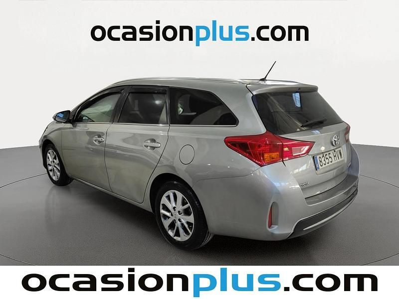 Usado Toyota Auris Active 132 CV (97 kW) 2014 Gris Familiar