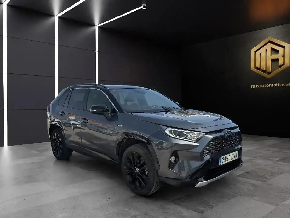 Käytetty Toyota RAV4 Hybrid Style 218 HP (160 kW) 2021 Harmaa Katumaasturi