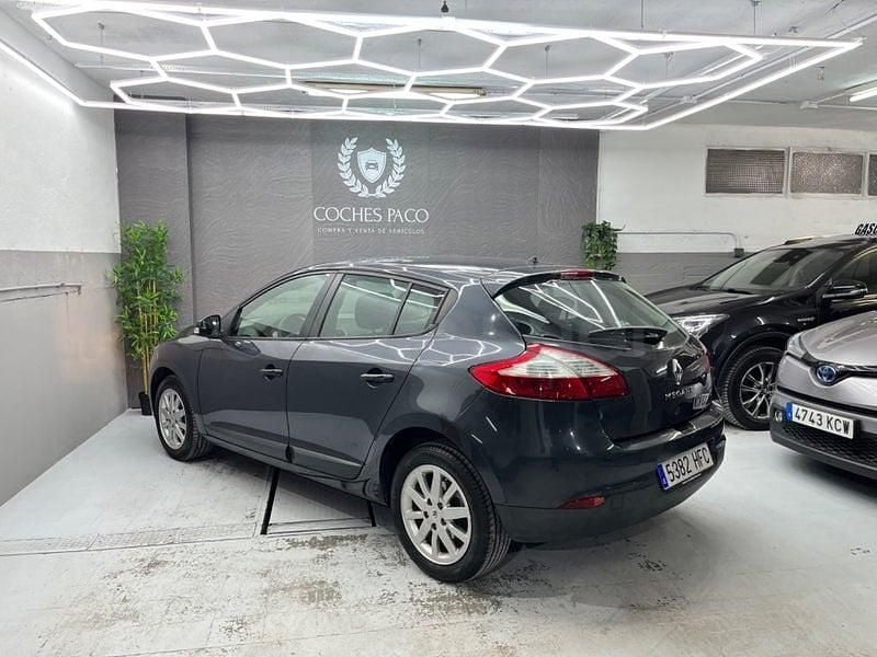 Usado Renault Mégane Dynamique 110 CV (80 kW) 2011 Blanco Berlina