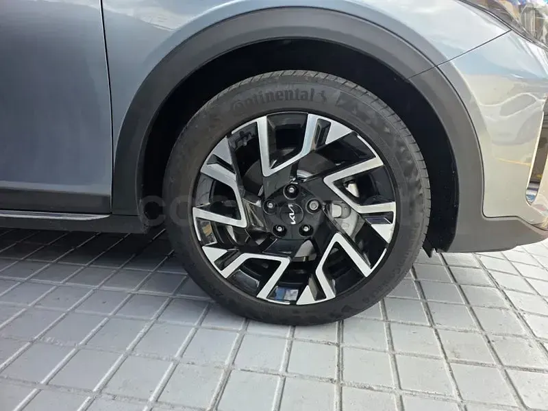 Usado Kia XCeed 100 CV (73 kW) 2025 Gris / plata SUV