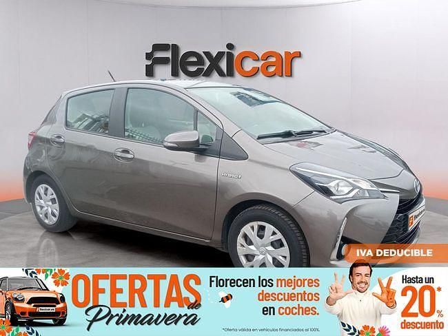 Usado Toyota Yaris Hybrid Active 100 CV (73 kW) 2019 Gris