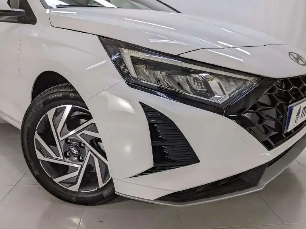 Usado Hyundai i20 79 CV (58 kW) 2025 Blanco Utilitario