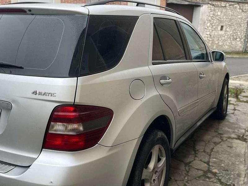 Usado Mercedes ML350 224 CV (164 kW) 2008 Gris SUV