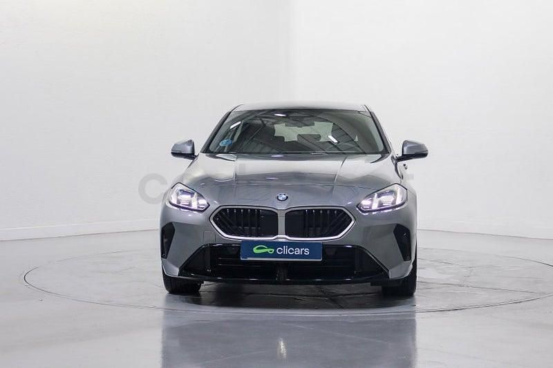 Usado BMW 118 150 CV (110 kW) 2025 Gris / plata Utilitario