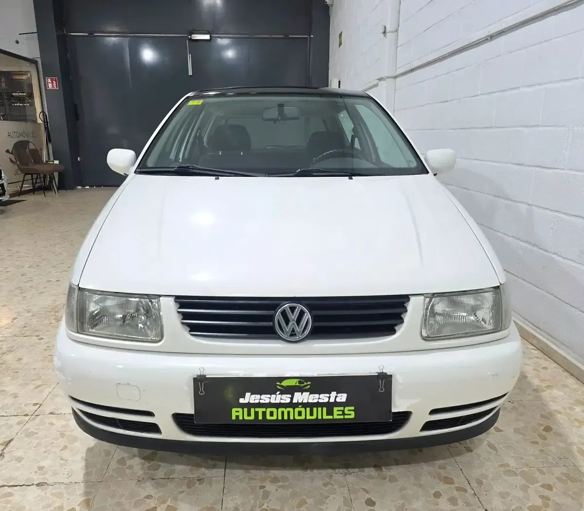 Usado VW Polo Conceptline 50 CV (36 kW) 1999 Blanco Utilitario