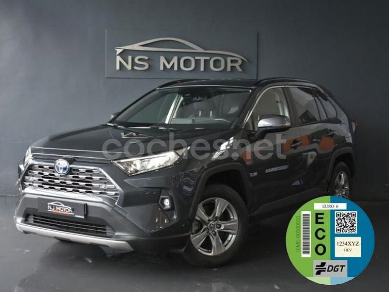 Gris / plata Usado 2022 Toyota RAV4 Hybrid Business Edition SUV | 30.900 € (Buen precio) - Imagen 1/4