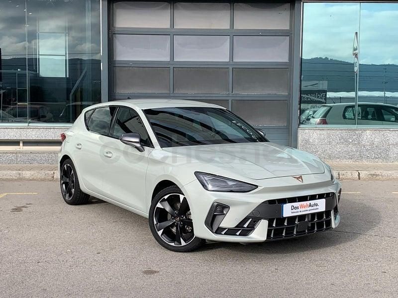 Usado Cupra Leon 150 CV (110 kW) 2025 Gris / plata Berlina