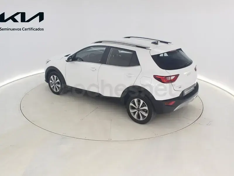 Usado Kia Stonic 100 HP (73 kW) 2024 Branco SUV