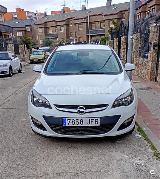 Usado Opel Astra Business 140 CV (102 kW) 2015 Blanco Berlina
