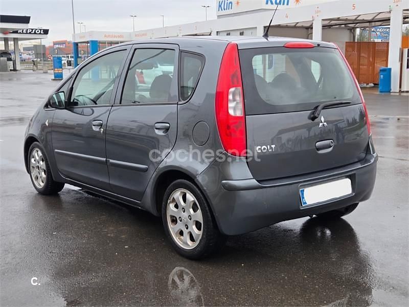 Usado Mitsubishi Colt Inform 75 CV (55 kW) 2005 Gris / plata Monovolumen