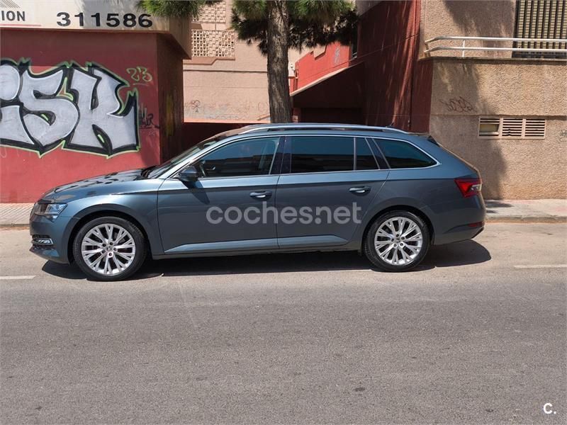 Gris / plata Usado 2020 Skoda Superb Style Familiar | 19.990 € (Precio justo) - Imagen 1/4